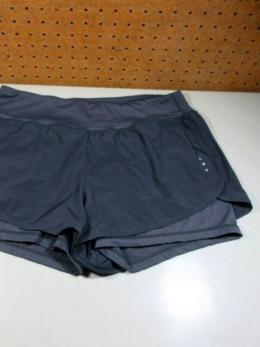 Soothfeel womens charcoal an gray compression lined nylon running shorts XL EUC